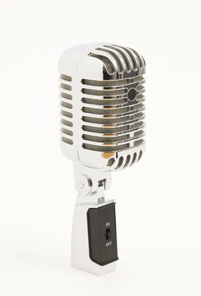 Klassisches Mikrofon auf weiß — Stockfoto
