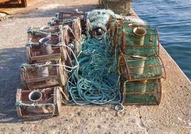 Yengeç-balık tutmak için birçok aparatı