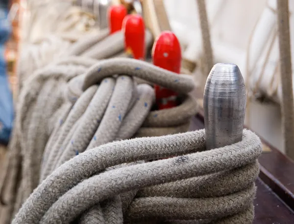 Ropes and belaying pin — Stock Photo, Image