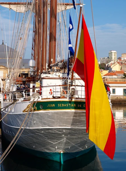 Ferrol, Spanje - 16 februari: Spaanse marine opleidingsschip, juan se — Stockfoto