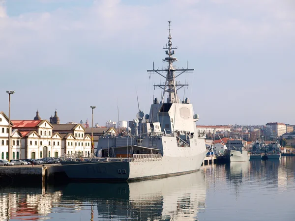 Ferrol, Spanyolország-február 16: frigate f-103 "blas de lezo" fregatt — Stock Fotó