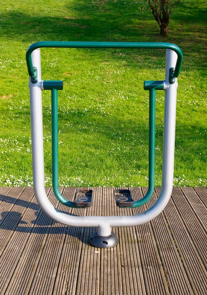 Exercise equipment in a park — Stock Photo, Image