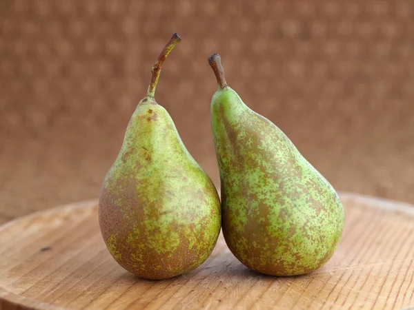 Two green pears — Stock Photo, Image