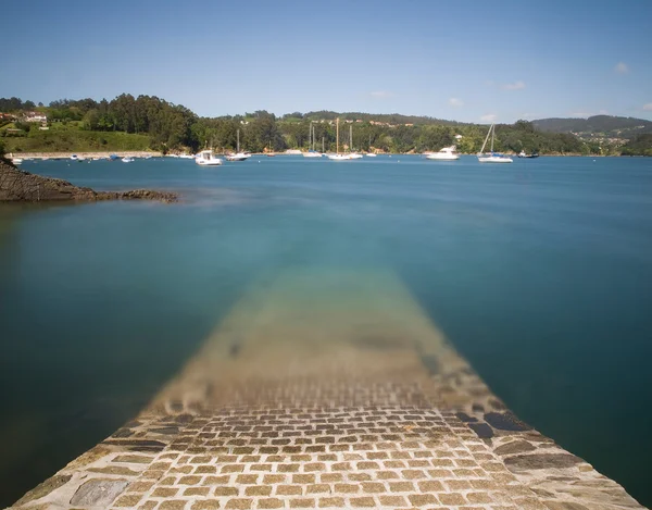 Zeegezicht met lange blootstelling in de Spaanse kust — Stockfoto