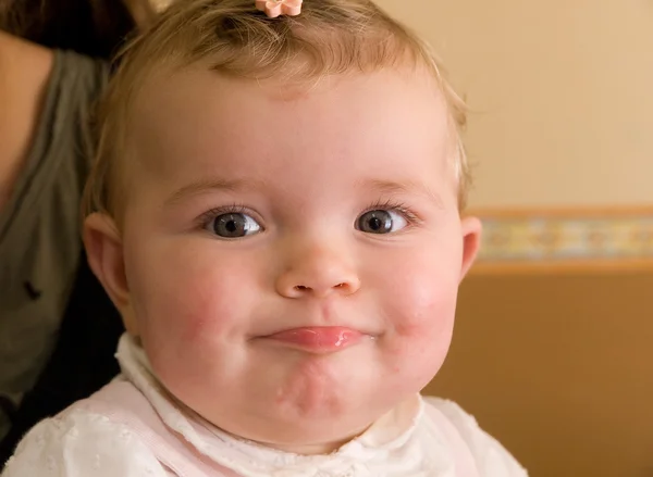 एक सुंदर लहान मुलगी चेहरा — स्टॉक फोटो, इमेज