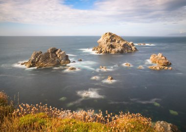 deniz manzarası Galiçyaca kıyılarında, İspanya.