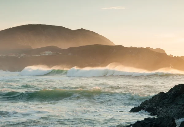 Kustnära marinmålning i norra Spanien — Stockfoto