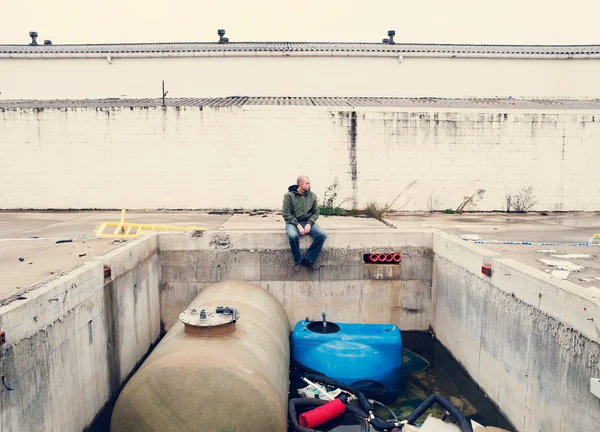 Man in the ruins of an industry — Stock Photo, Image