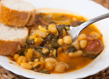 potaje de garbanzos y espinacas. İspanya mutfağı.