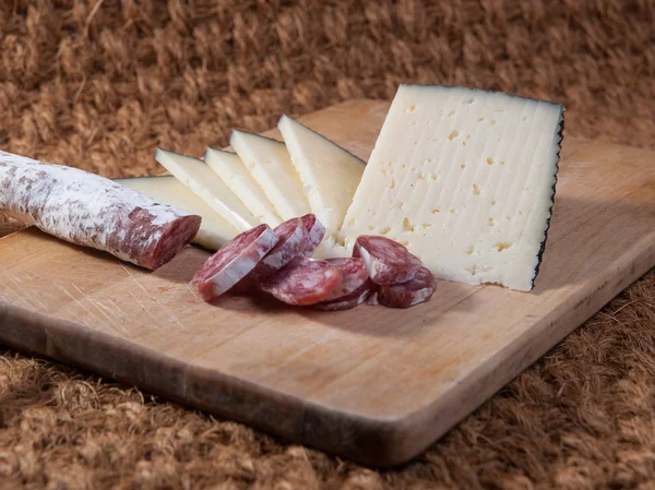 チーズとソーセージのスペイン語 — ストック写真