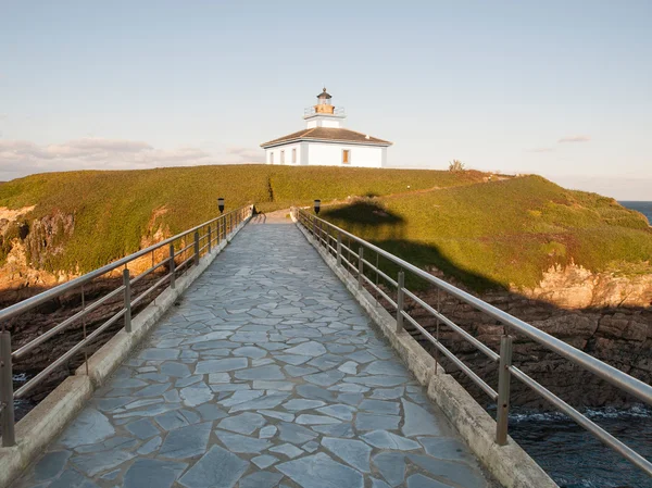 Farol com uma porta de entrada — Fotografia de Stock