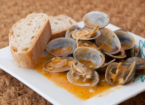 Almejas cocidas en la receta "almejas a la marinera " —  Fotos de Stock