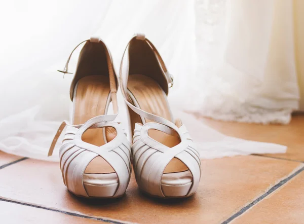 Elegant bridal shoes. — Stock Photo, Image