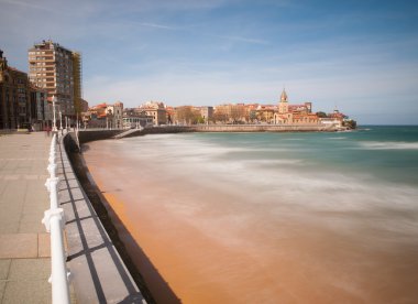 san Lorenzo'nun Plajı santa Yarımadası doğru bakıyor