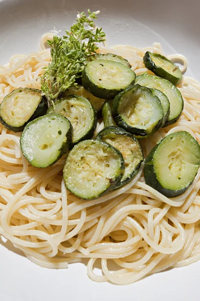 Spaghetti with zucchini — Stock Photo, Image