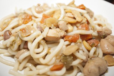 Udon erişte ile tavuk