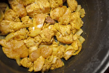 tavuk, muz ve kuru üzüm