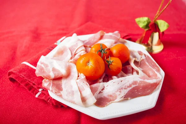 Bacon en cherry tomaten — Stockfoto