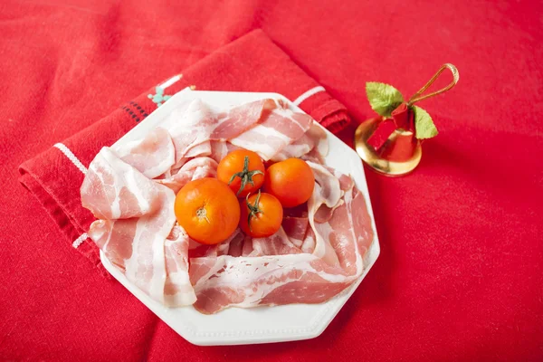 Tocino y tomates cherry — Foto de Stock