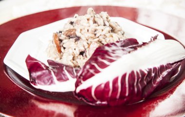 İtalyan kırmızı hindiba ile pirinç