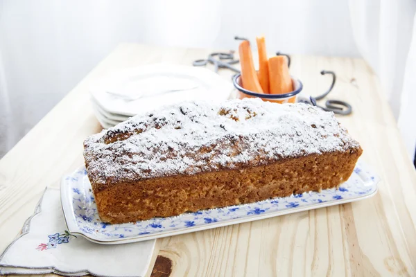 Carots tarta de plumas y almendras —  Fotos de Stock