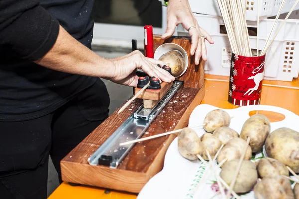 Máquina para cortar batatas em forma helicoidal — Fotografia de Stock