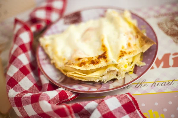 Lasagne con salmone e formaggio — Foto Stock