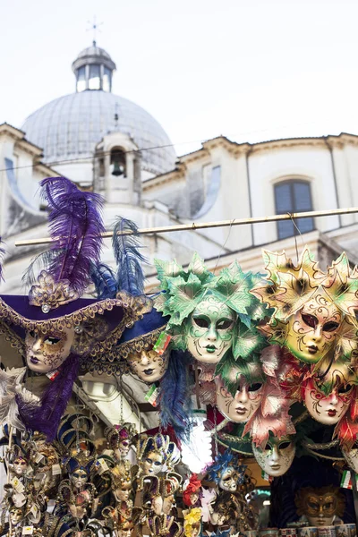 Venetianska karnevalsmasker i Venedig — Stockfoto