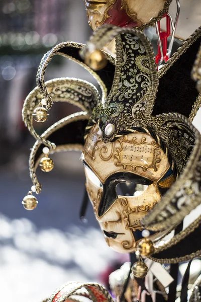 Venetiaanse carnaval masker in Venetië — Stockfoto