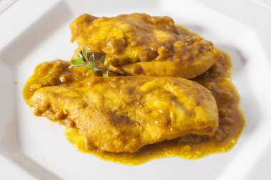 Körili tavuk ve zerdeçal