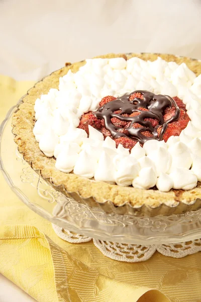 Crostata vegana con fragole e cioccolato — Foto Stock