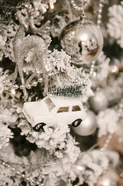 Árvore Natal Com Belos Brinquedos Decoração Elegante Natal Ano Novo — Fotografia de Stock