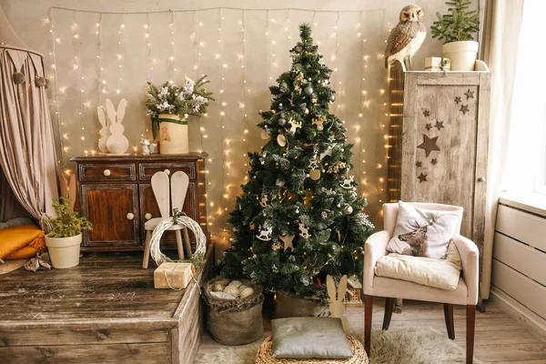 Het Stijlvolle Interieur Van Kinderkamer Met Houten Meubels Een Rustieke — Stockfoto