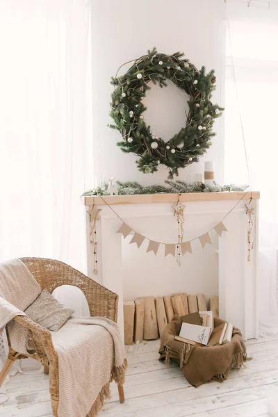 Bela Sala Estar Interior Com Lareira Árvore Natal Decoração Natal — Fotografia de Stock