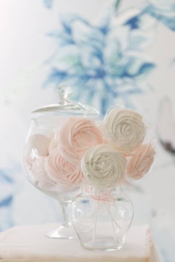 Ev yapımı şekerlemeleri olan güzel bir çikolata dekoru.