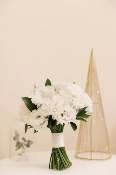 Prachtig Wit Bruidsboeket Van Rozen Chrysanten Eustoma — Stockfoto