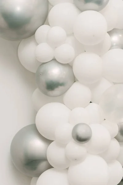 Όμορφη Λευκή Ζώνη Φωτογραφιών Μπαλόνια Και Φτερά Αγγέλου — Φωτογραφία Αρχείου