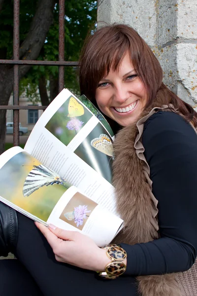 Girl with photo book — Stock Photo, Image