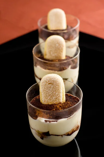 Postre tradicional italiano - Postre de Tiramisú . —  Fotos de Stock