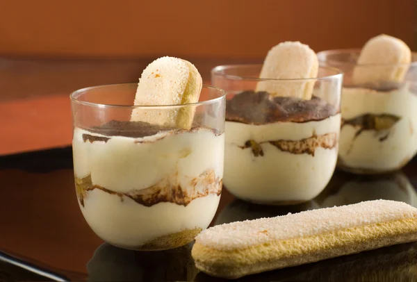 Postre tradicional italiano - Postre de Tiramisú . —  Fotos de Stock