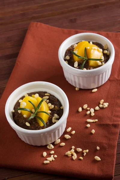 Crema de chocolate con arroz inflado —  Fotos de Stock