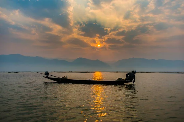 Local Intha Fisherman Rowing Boats One Leg Unique Local Practice — Stock Photo, Image