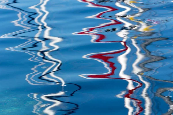 Gekleurde Reflecties Het Water — Stockfoto