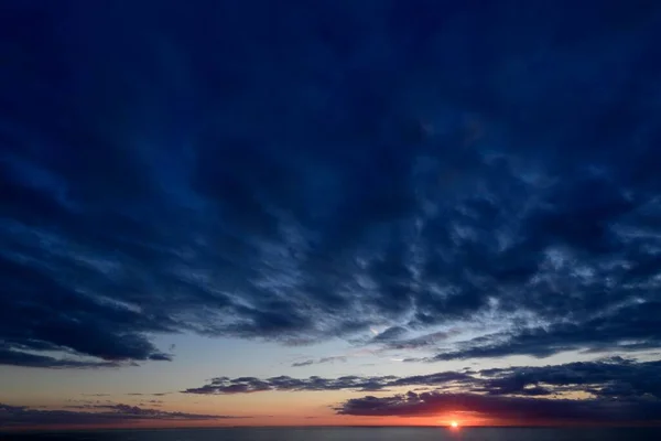 Solnedganger Mørke Skyer Nordsjøen Norge Europa – stockfoto