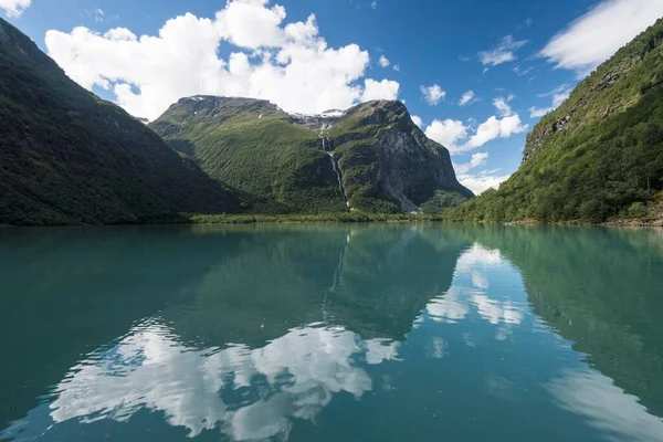Loen Gölü Lovatnet Loen Norveç Avrupa — Stok fotoğraf