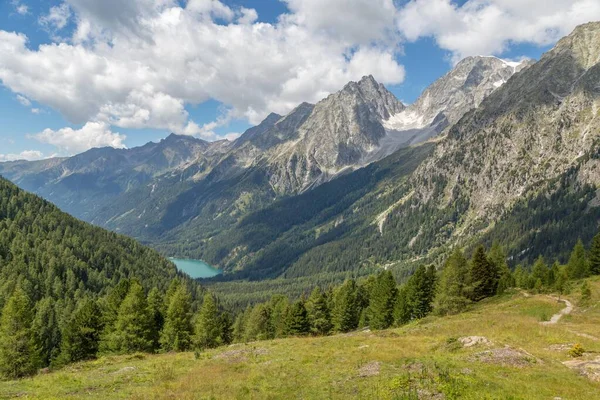 阿尔卑斯山全景与安东尼尔兹湖和里塞尔费纳集团 奥地利中央阿尔卑斯山脉 从意大利蒂罗尔南部 中东欧阿尔卑斯山脉 安东尼尔兹谷看到 — 图库照片