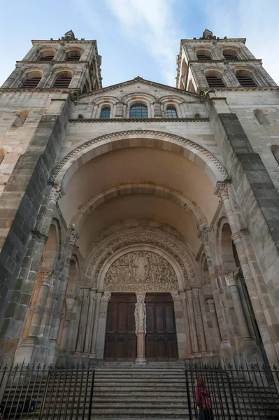 Δίδυμοι Πύργοι Romanesque Tympanum 1130 Καθεδρικός Ναός Του Αγίου Λαζάρου — Φωτογραφία Αρχείου