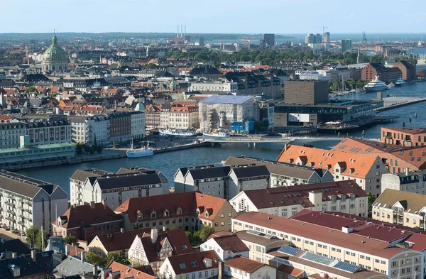 Kööpenhaminan Panoraama Sisäsatama Teatterilla Näkymä Vapahtajamme Kirkosta Kööpenhaminasta Tanskan Pääkaupunkiseudulta — kuvapankkivalokuva