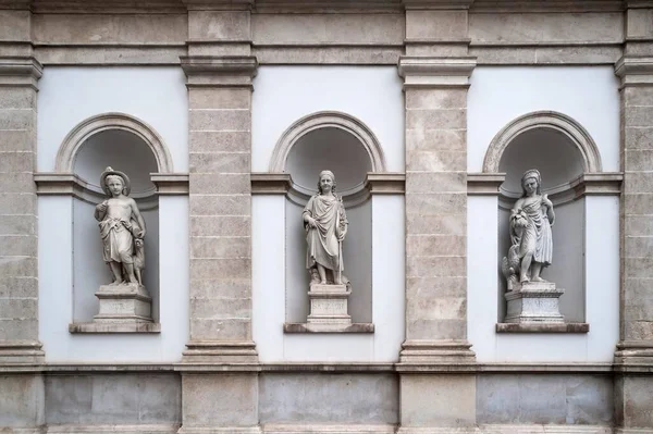 Estátuas Mármore Simbólicas Dos Afluentes Danúbio Esquerda Mura Salzach Morava — Fotografia de Stock