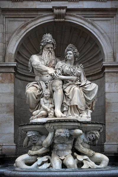 Scultura Della Fontana Albrecht Inaugurata Nel 1869 Simbolo Maschile Del — Foto Stock